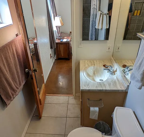 1344 W Delaware St — Photo 27