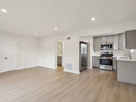 5th image of 20687 Park Cir W