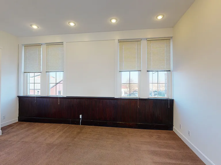 320 S 2nd St — Photo 8