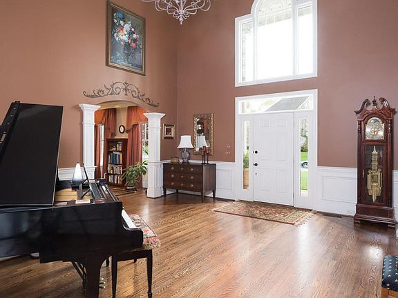 5th image of 9123 Grey Pointe Dr