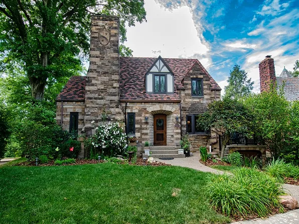 121 Hoodridge Dr, Pittsburgh, PA 15228