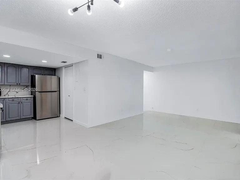 22 Canterbury Ln #22 — Photo 14