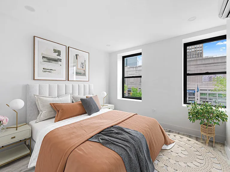 557 2nd Ave #3 — Photo 7