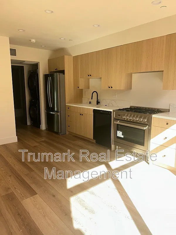 1 bed, 1.0 bath, $2,200 — Photo 2