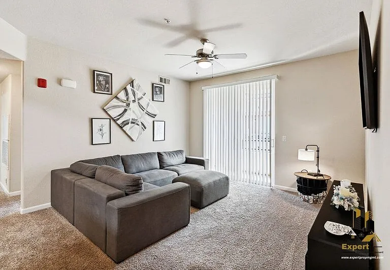 900 Moon Cir #922 — Photo 7