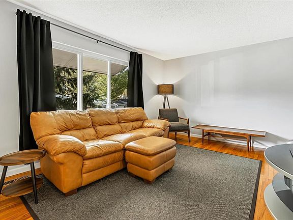4th image of 10976 Warwickhall Dr