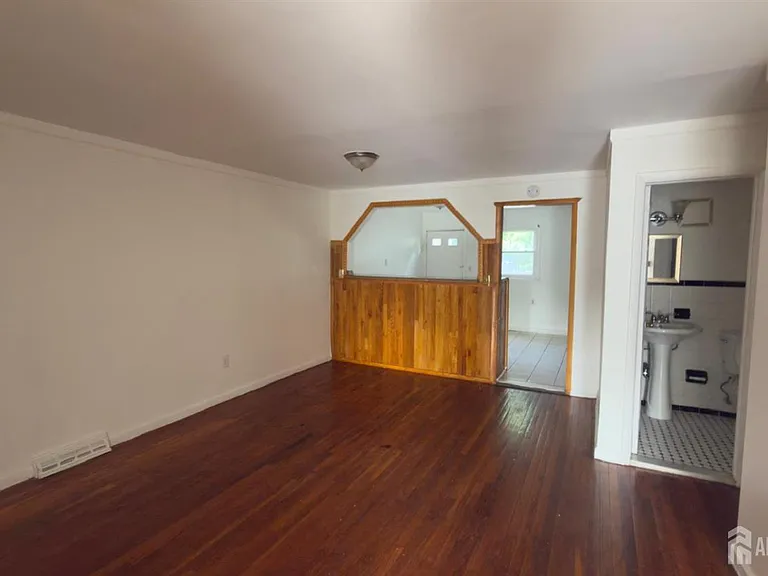 690 W Side Ave — Photo 6