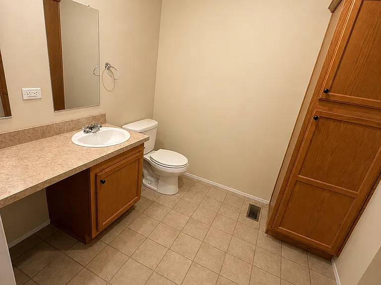 504 Pettycoat Ln — Photo 7