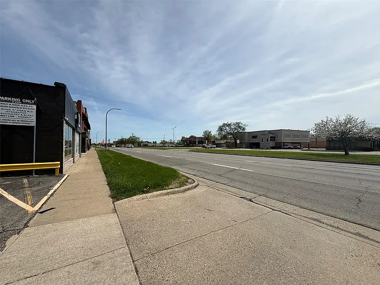 24720 Michigan Ave — Photo 9