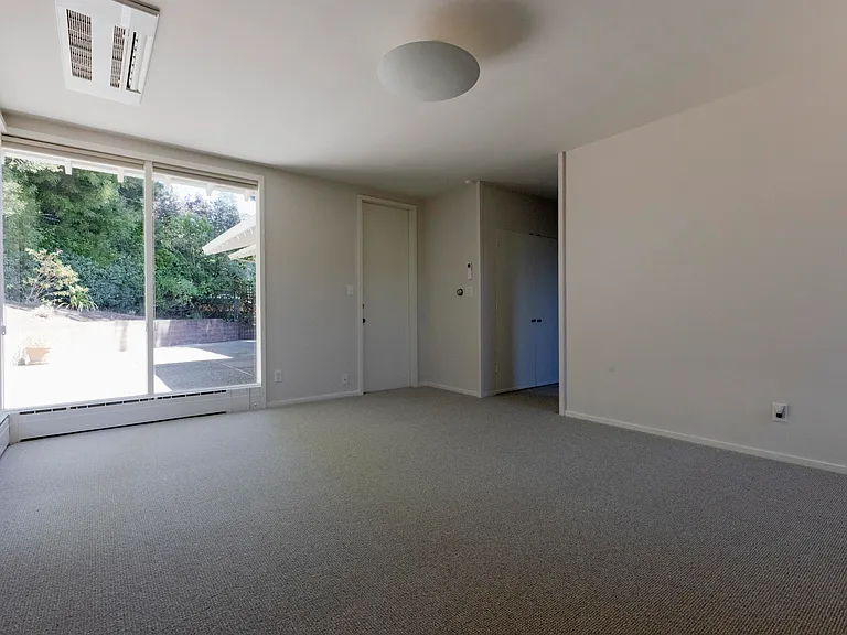 44 Bayview Ave — Photo 21