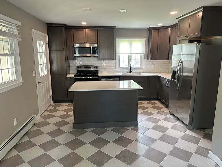 9 Greenwood Ct — Photo 2