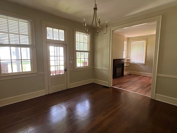 5th image of 702 Cloverdale Rd