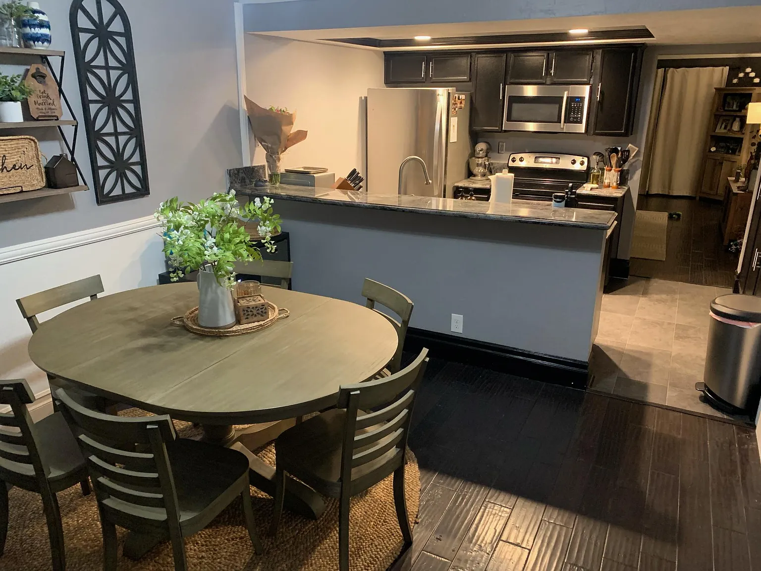2 bed, 936 sqft, $3,150 — Photo 3