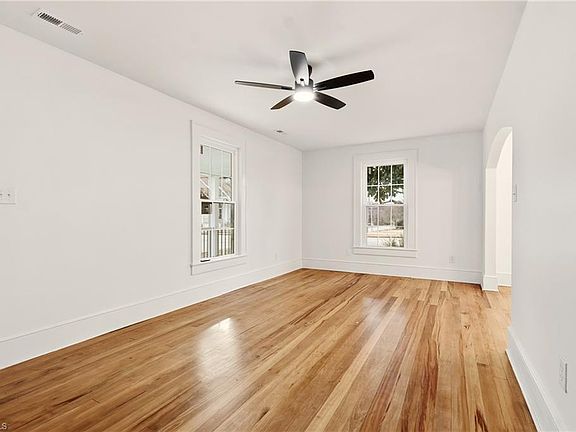 5th image of 706 Cranbrook St