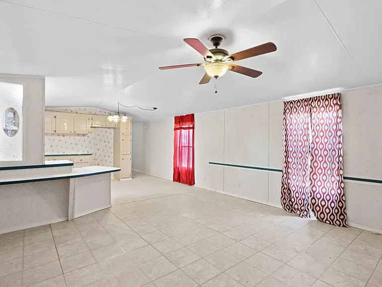 505 Ricky Zelt Dr — Photo 5
