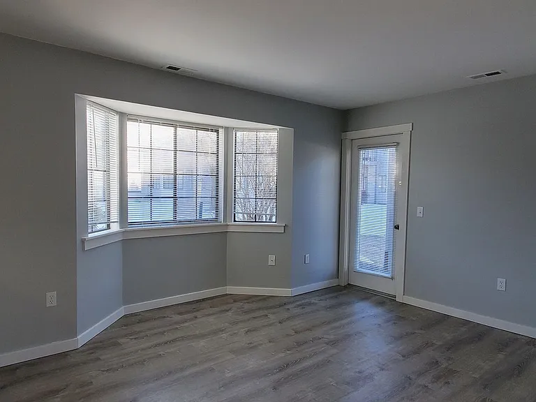 621 Riverine Dr #101 — Photo 4
