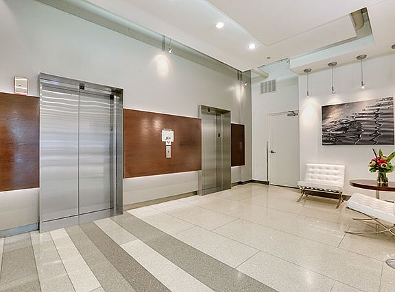 4th image of 1305 S Michigan Ave APT 2011
