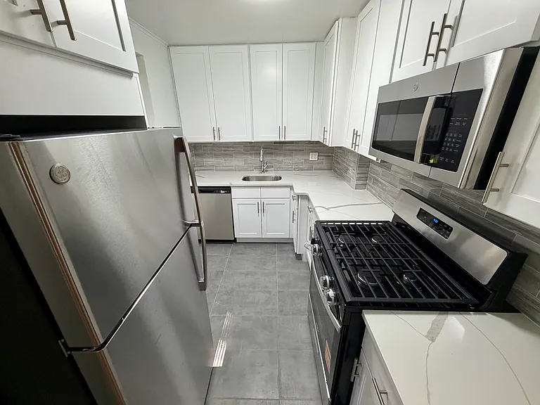 71st Cres — Photo 2