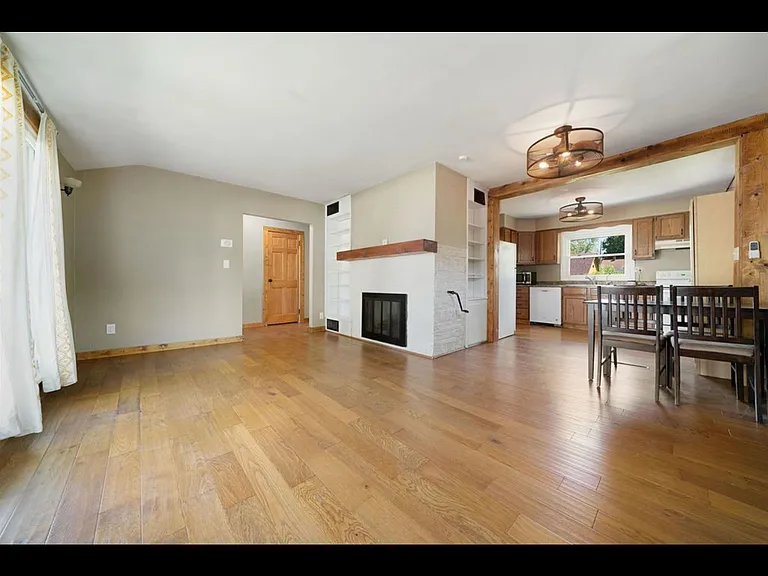 522 Division St — Photo 5