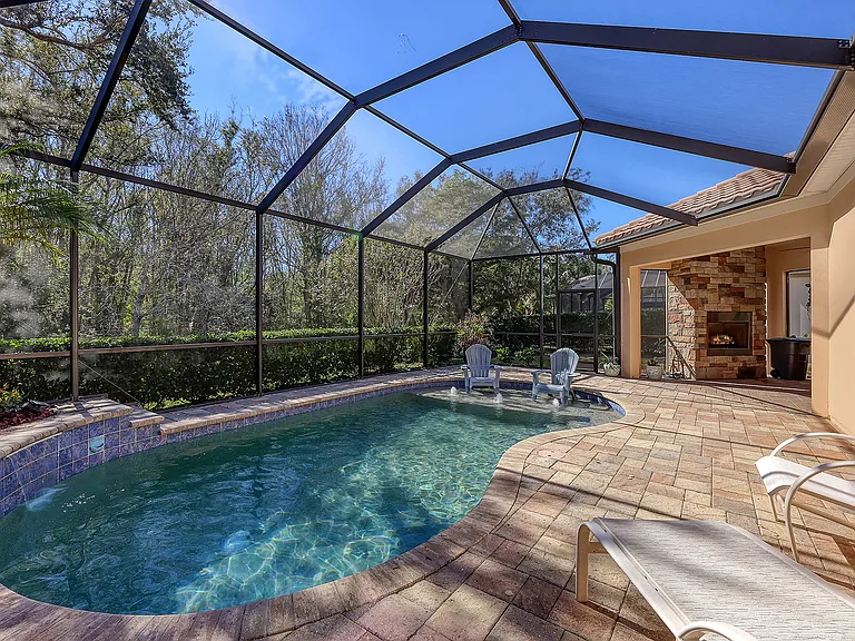 10310 Eastwood Dr — Photo 1