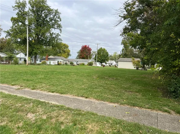 711 N 4th St, Shelbyville, IL 62565