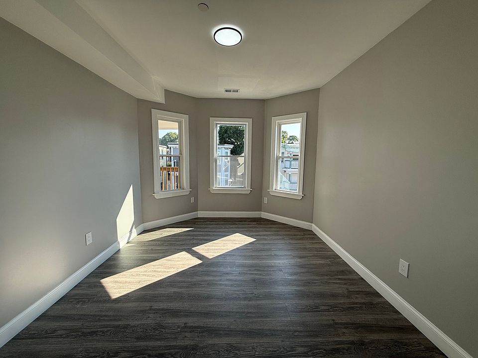 Living Room (Could be used as 3rd Bedroom)
