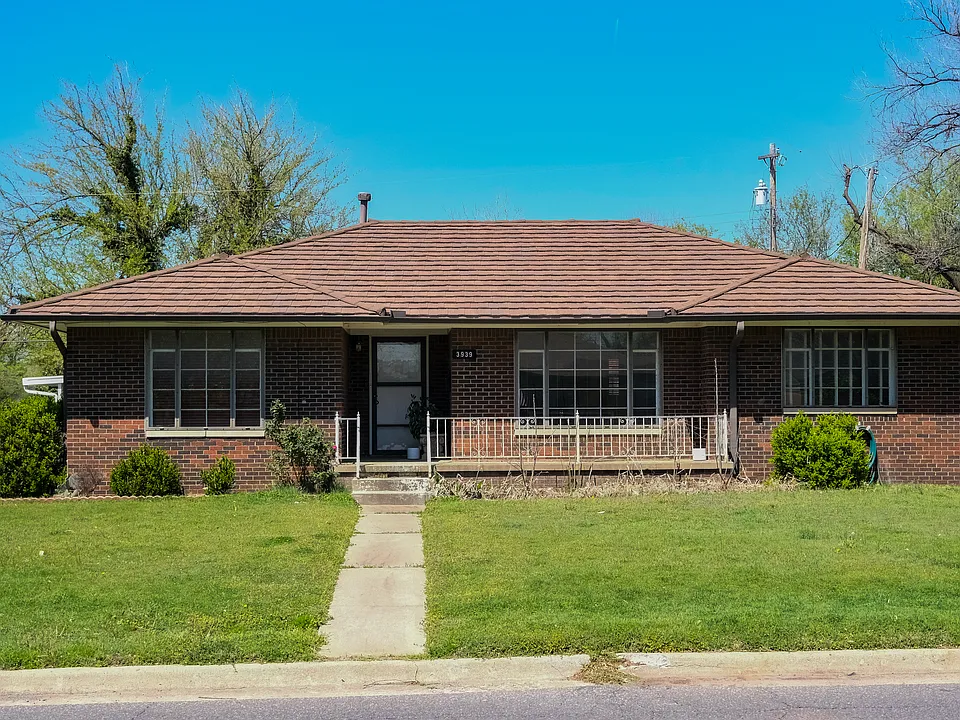 3939 NW 16th St