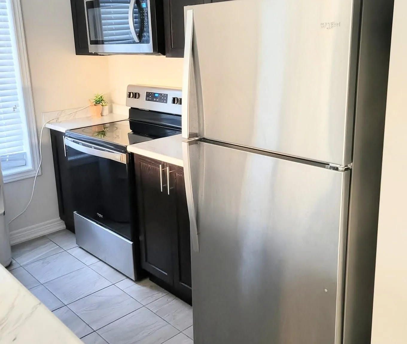 3 bed, $2,300 — Photo 2