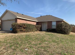 1400 Queens Brook Ln, Fort Worth, TX 76140