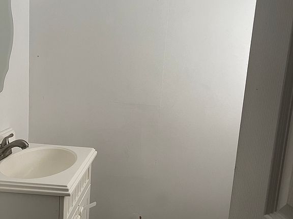 5th image of 505 E Hudson Ave