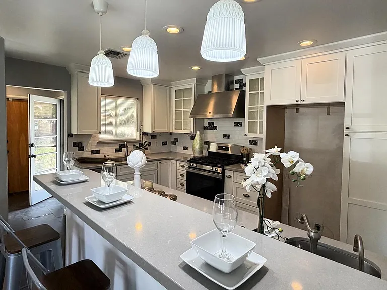 1406 Baywood Dr — Photo 4