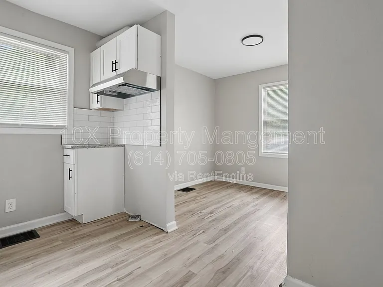 782 Whitethorne Ave — Photo 11