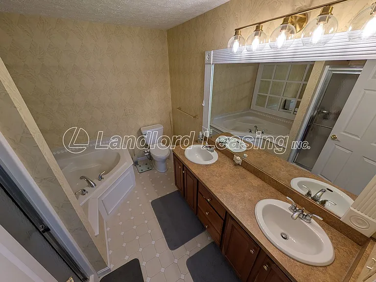 33317 Fairport Dr — Photo 11