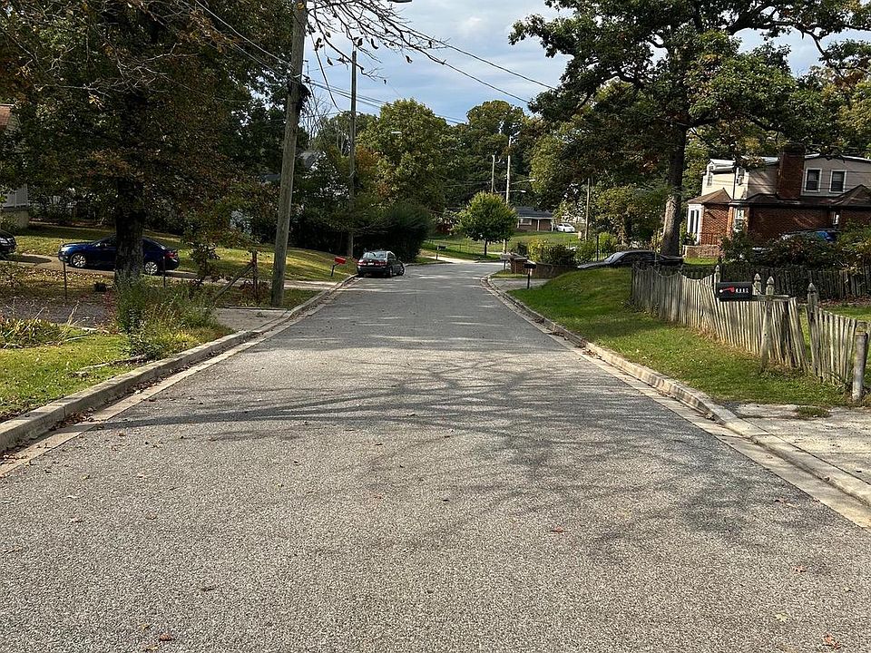 2nd image of 3008 Parkland Dr