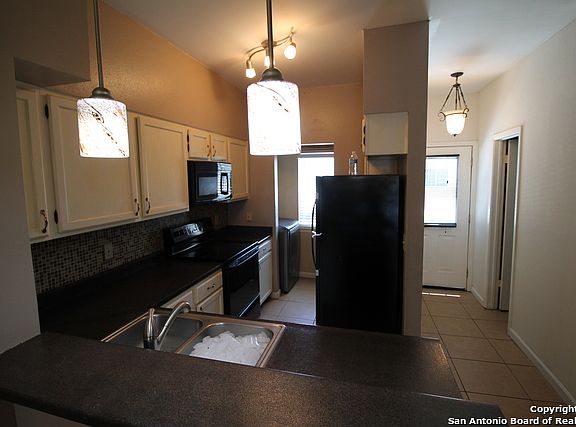 5th image of 12235 Apricot Dr