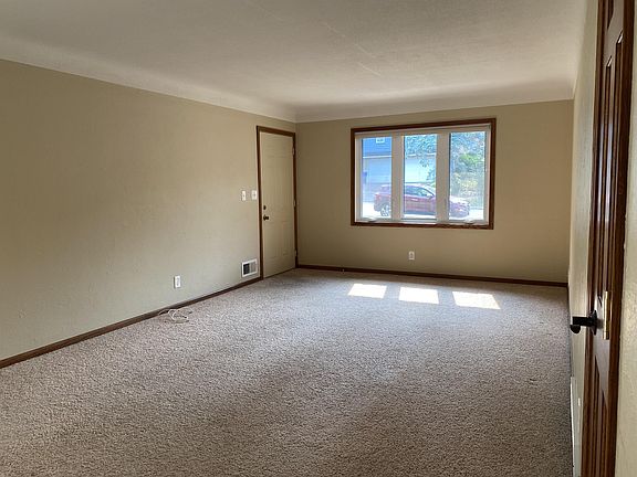 4th image of 251 23rd Ave S