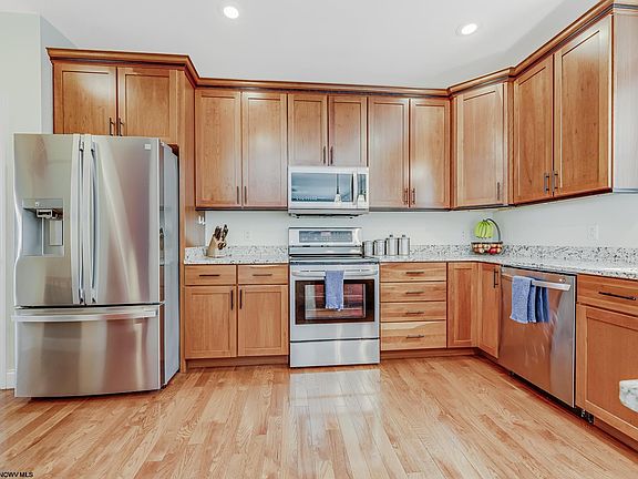 5th image of 206 Prager Pl