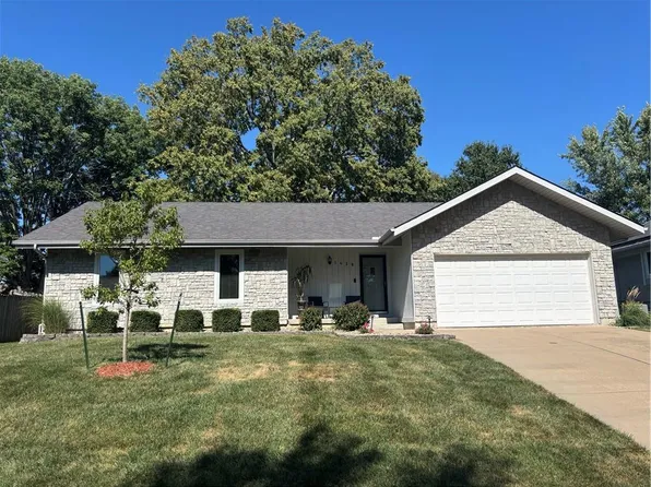 1628 NE Westwind Dr, Lees Summit, MO 64086