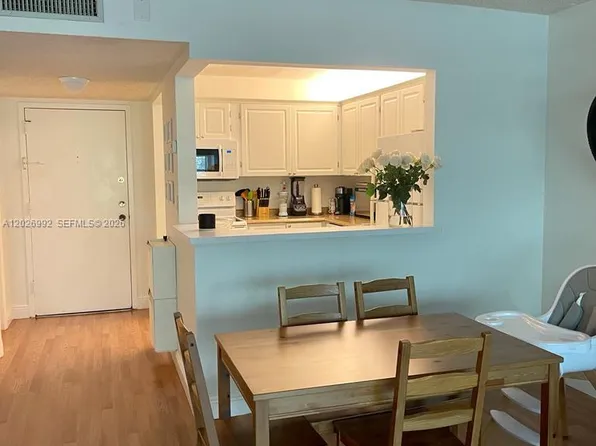 301 Racquet Club Rd APT 305, Fort Lauderdale, FL 33326