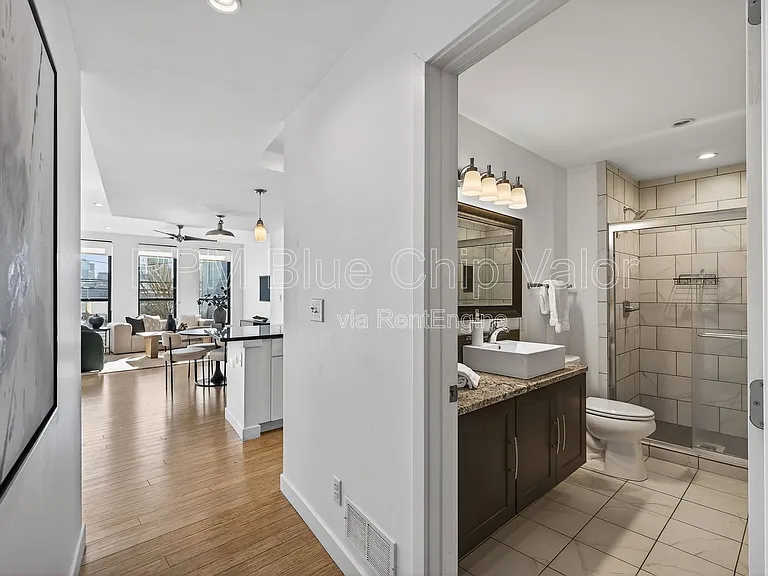432 Liberty Hl #A — Photo 15