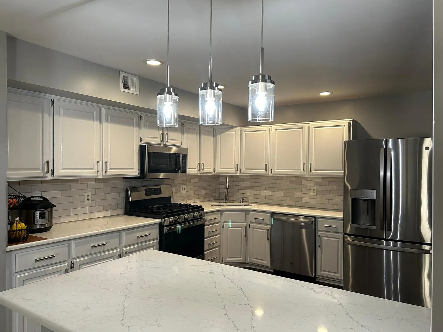 4 bed, 2.5 bath, 2446 sqft, $3,750 — Photo 3