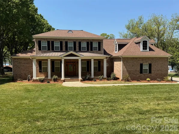 123 Lakefront Dr, Mooresville, NC 28117