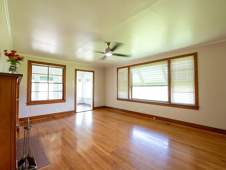 626 Lafayette Rd — Photo 4