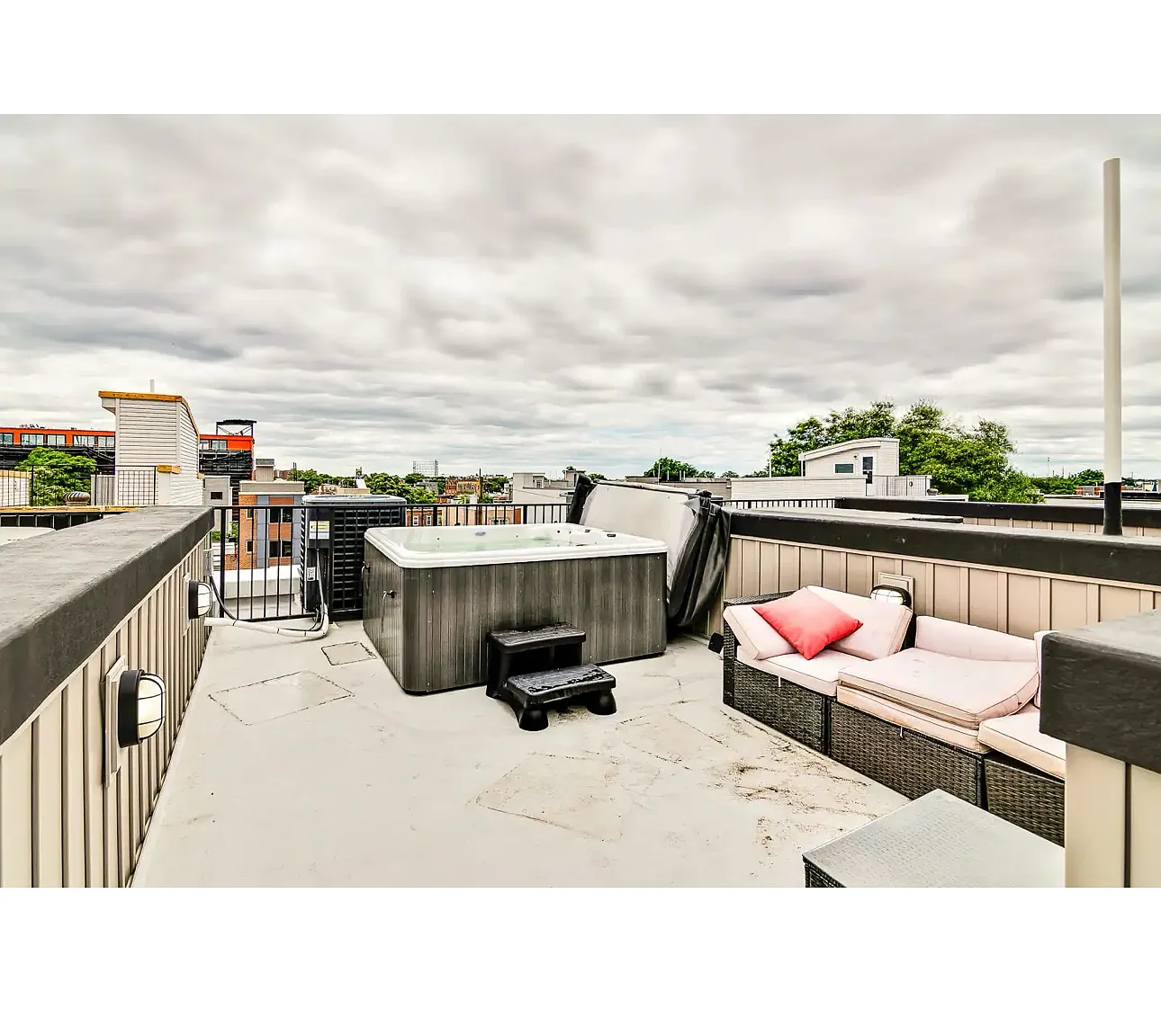 4 bed, 2400 sqft, $3,450 — Photo 4