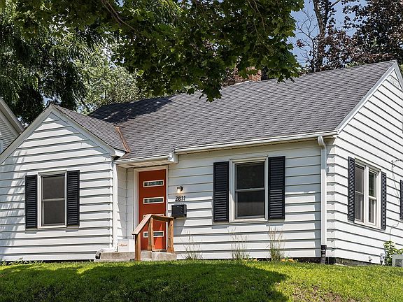 3rd image of 2811 Fillmore St NE