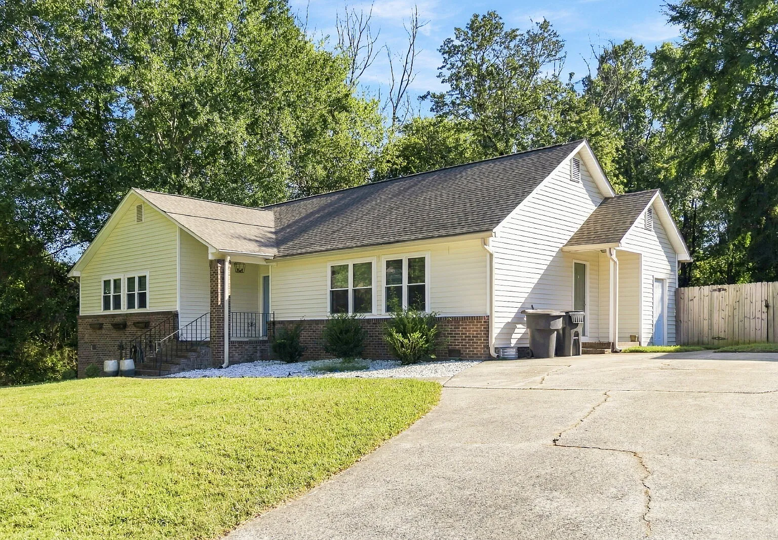 3 bed, 2.0 bath, 1665 sqft, $2,500 — Photo 1