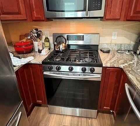 5th image of 298 Wickenden St #5