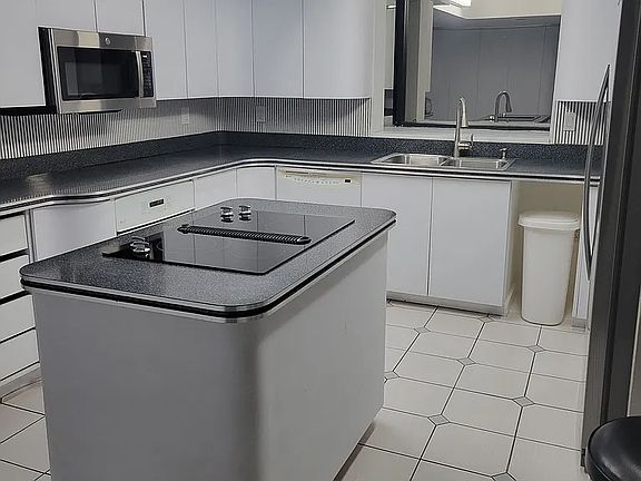 2nd image of 178 Turnberry Cir