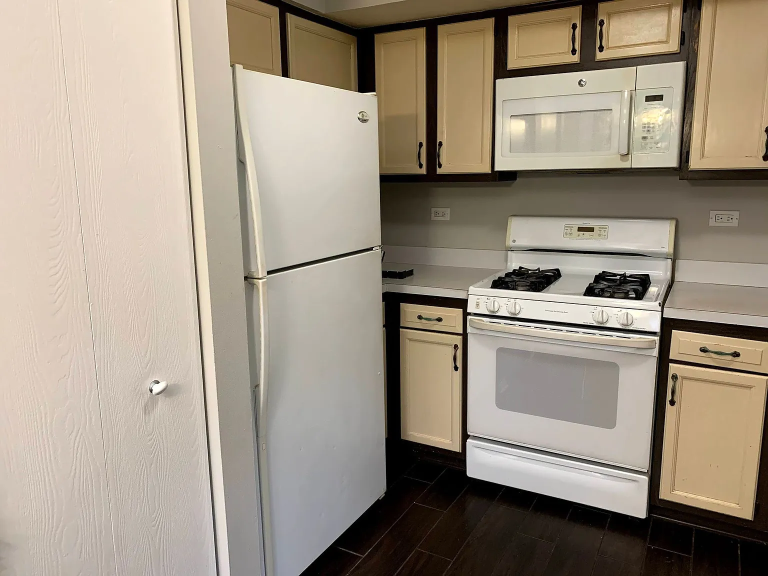 3 bed, 2.5 bath, 1640 sqft, $2,700 — Photo 3