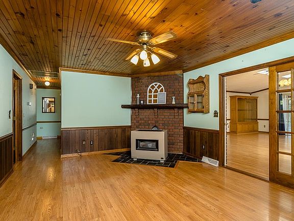 3rd image of 54 Romaine Ln